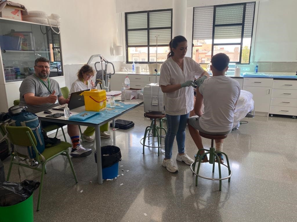 EuropaPress 5197645 distrito poniente almeria administra vacuna tetanos difteria institutos