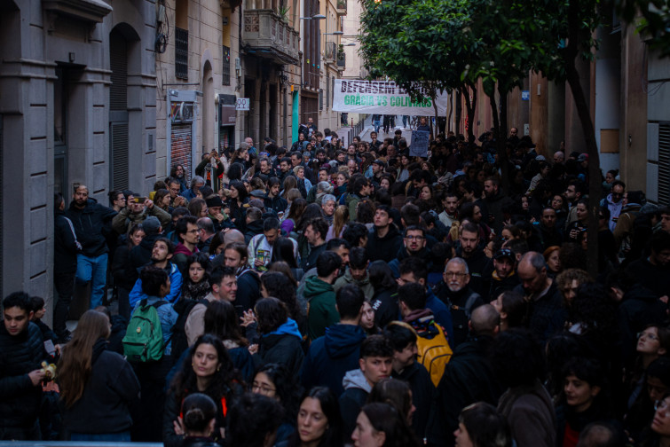Suspenso el desahucio del Bloc Sant Agustí tras una masiva movilización vecinal en Gràcia