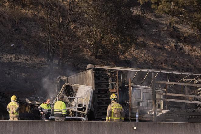 Vídeo: dos muertos en un accidente de camiones en la C-25 a la altura de Santa Coloma de Farners