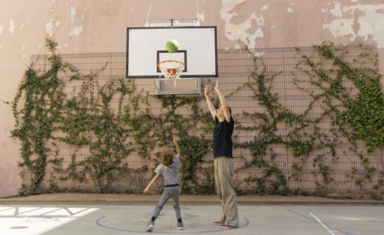 Barcelona abrirá gratuitamente el patio de 16 colegios en Semana Santa: conoce la lista completa