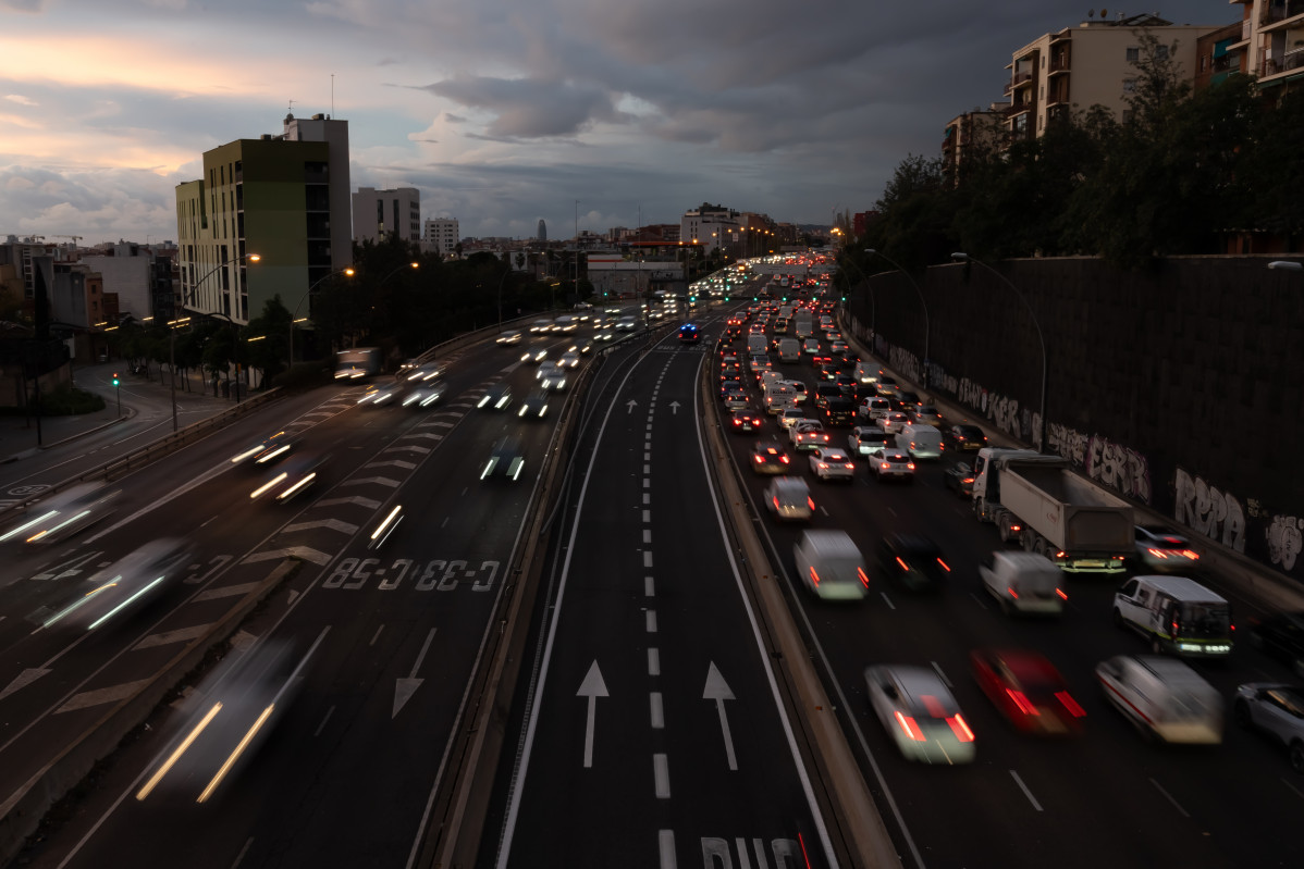 EuropaPress 6402532 trafico entrada ciudad barcelona avenida meridiana puente sarajevo 12