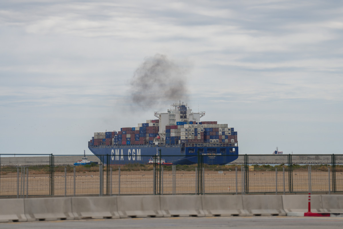 EuropaPress 6850020 barco contenedores terminal hutchison ports best puerto barcelona 10 julio