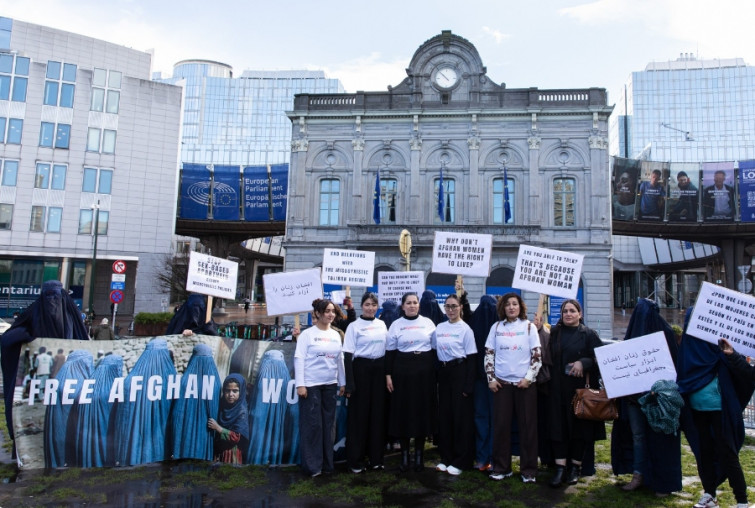 Feministas afganas y españolas exigen al Parlamento Europeo frenar la represión de las mujeres en Afganistán
