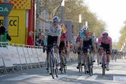 La Volta a Catalunya 2026 recorre el Baix Llobregat en su etapa final: municipios y horarios clave
