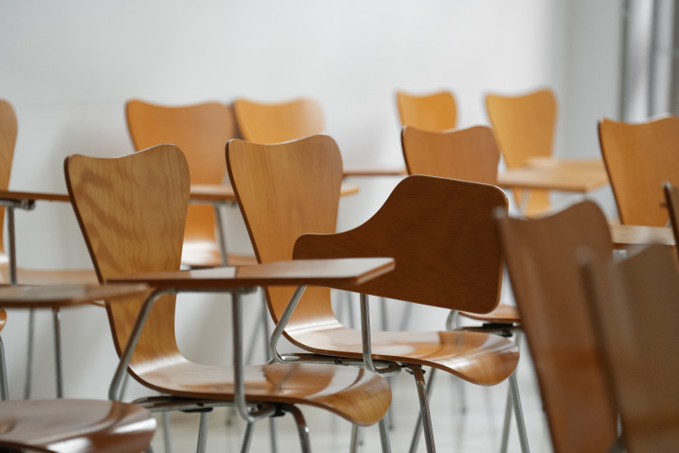 Ustec·Stes presenta 30 medidas para desburocratizar la educación y critica el plan del Govern