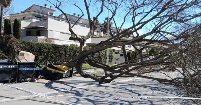 Vídeo: Tres personas resultan heridas por fuertes rachas de viento en un camping de Camarasa, Lleida