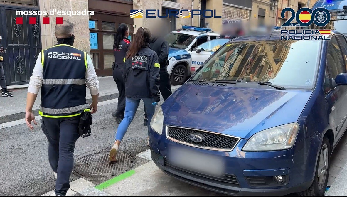 Desarticulada una red internacional de tráfico de armas y drogas con 21 detenidos