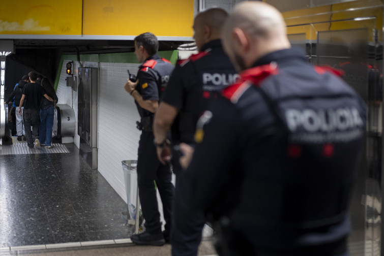 Le prohíben el acceso al Metro de Barcelona por tocamientos y exhibicionismo