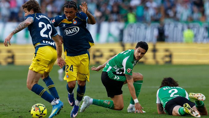 El empate sin goles entre el Betis y el Espanyol mantiene la tensión en la lucha por Europa y la permanencia