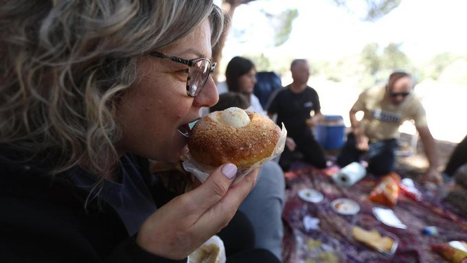 Comiendo mona de pascua