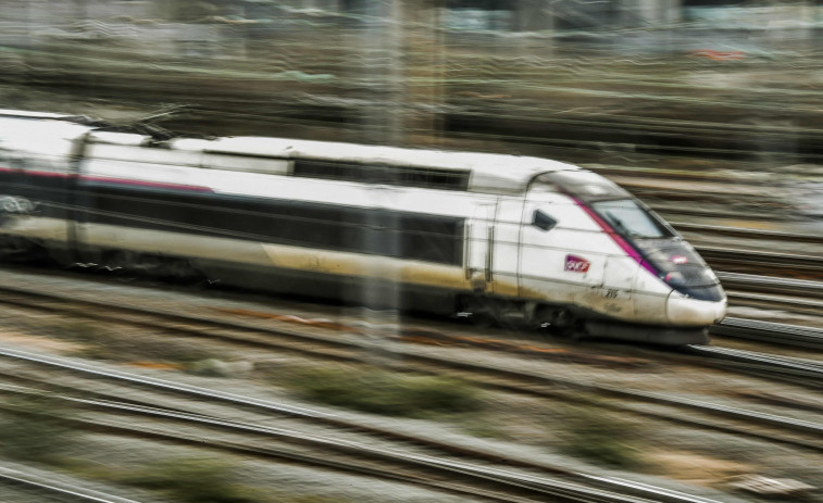 Tragedia ferroviaria en Francia: un choque entre un TGV y un convoy militar deja al menos un fallecido