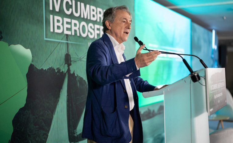 Indignación por el tuit de Hermann Tertsch fingiendo ser iraní: “A las 13:13 ya llevaba media botella de DYC”