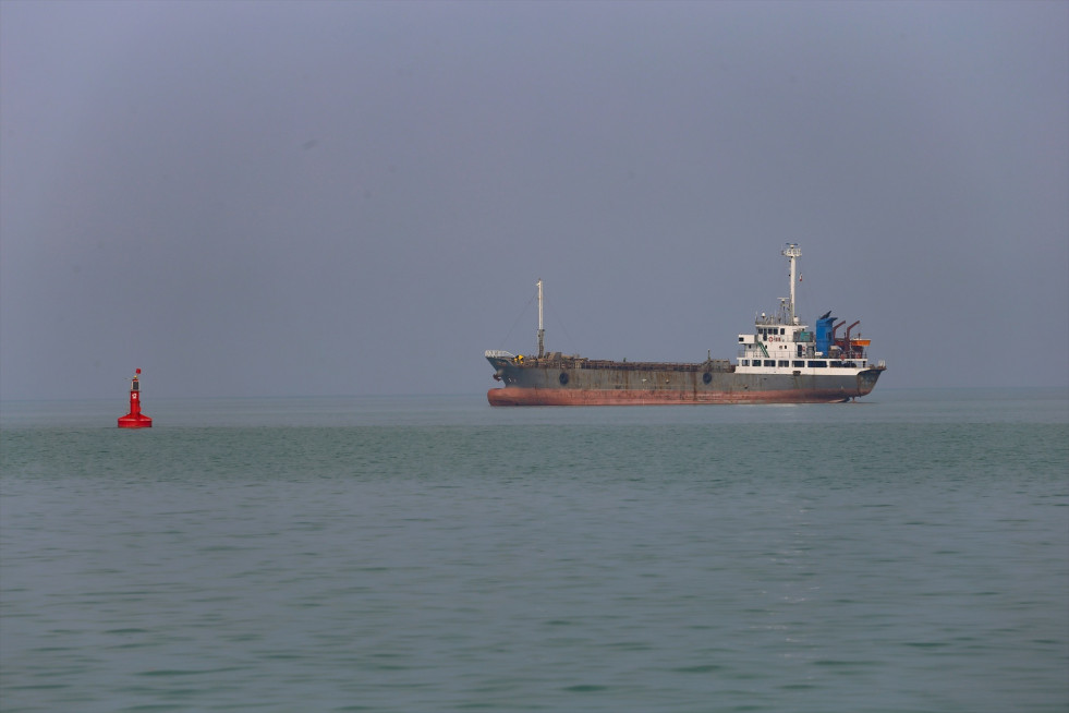 EuropaPress 7415098 april 29 2024 bushehr iran huge cargo ship is sailing in the persian gulf