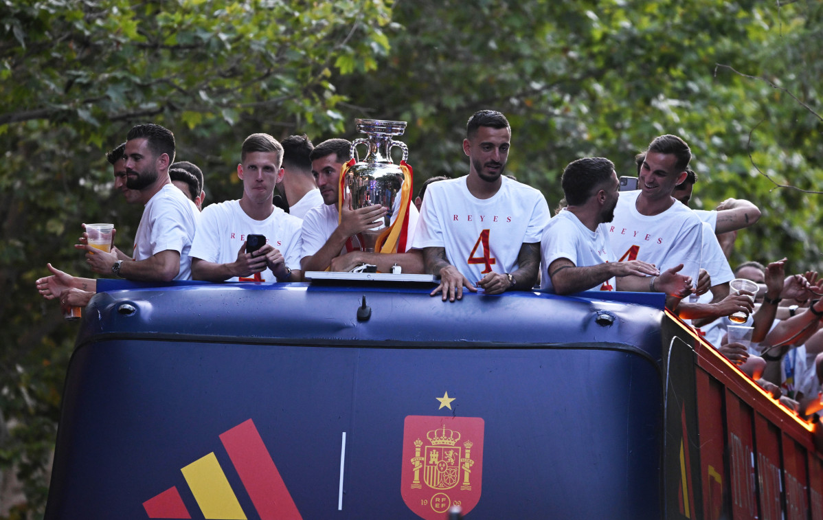 EuropaPress 6090793 nacho fernandez dani olmo joselu mato dani carvajal celebran victoria