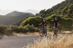 Sant Esteve Sesrovires impulsa una jornada ciclista: competición de alto nivel y fiesta para todas las edades