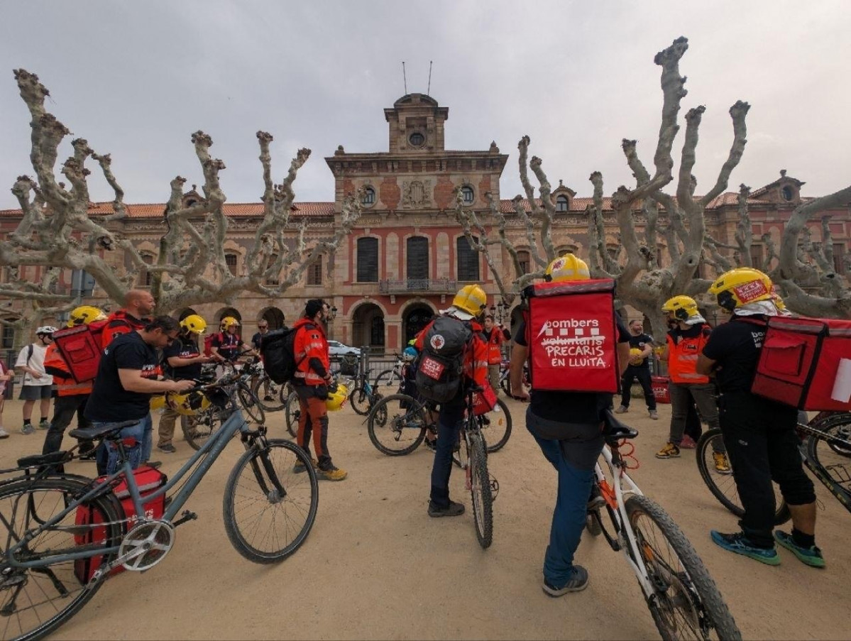 EuropaPress 7431386 imagen bicicletada organizada bombers precaris lluita barcelona