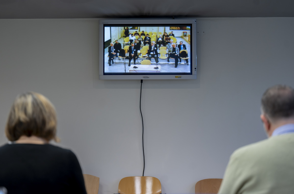 EuropaPress 7417769 pantalla sala prensa retransmision primer dia juicio operacion kitchen