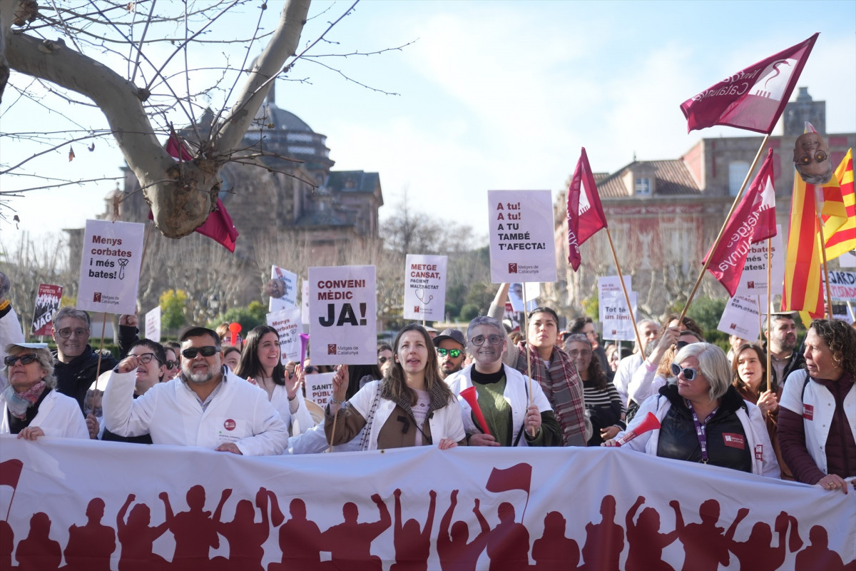 EuropaPress 7217846 medicos manifestacion metges catalunya 14 enero 2026 barcelona catalunya