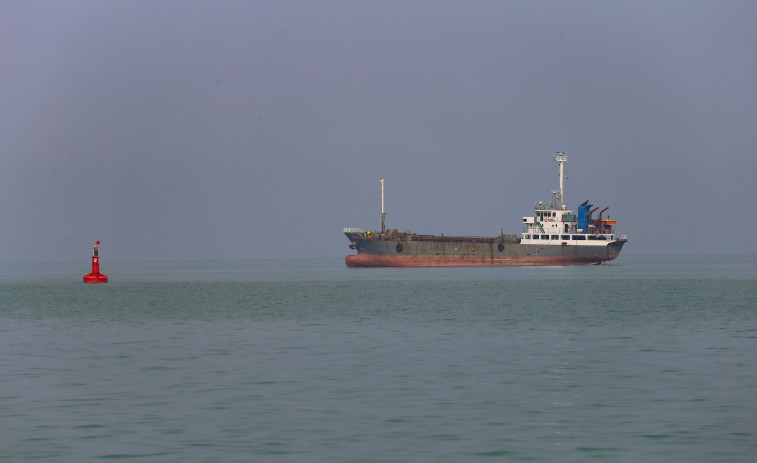 Las trampas para pasar el bloqueo del Estrecho de Ormuz: desde 'buques fantasmas' hasta 'barcos zombies'