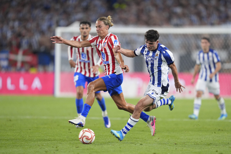 EuropaPress 7452265 marcos llorente of atletico madrid and pablo marin of real sociedad in (1)