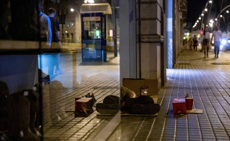 Los 'invisibles' de la regularización en Catalunya: el 75% de las personas sin techo quedará fuera de la medida