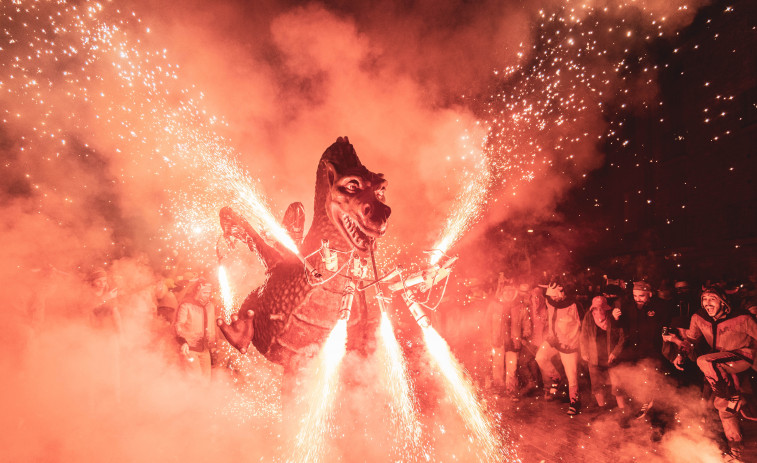 Cervera se rinde al fuego: Lo Carranco Bilandó vuelve a las calles en su 25º aniversario