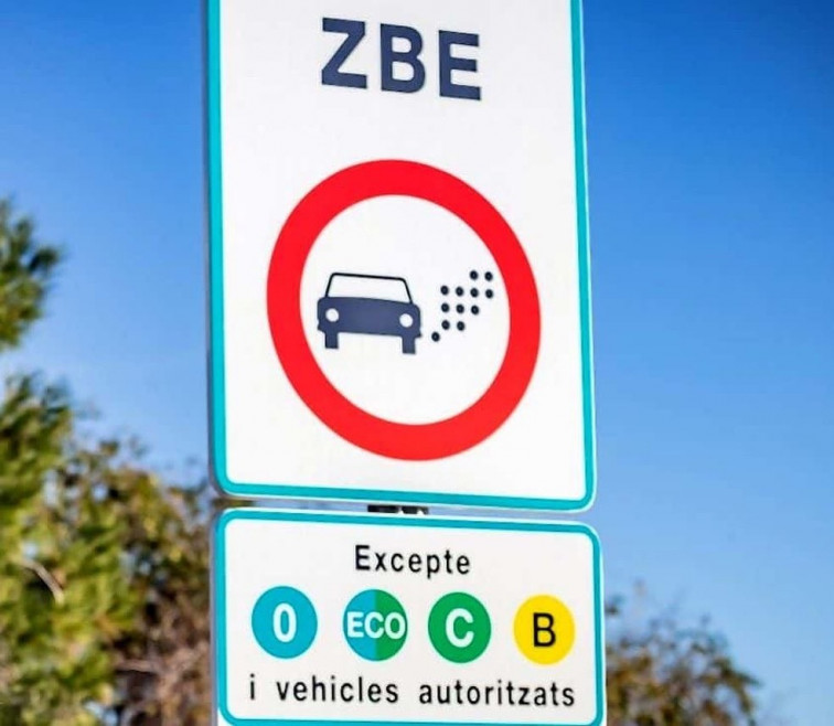 EuropaPress 5446998 archivo cartel zona bajas emisiones