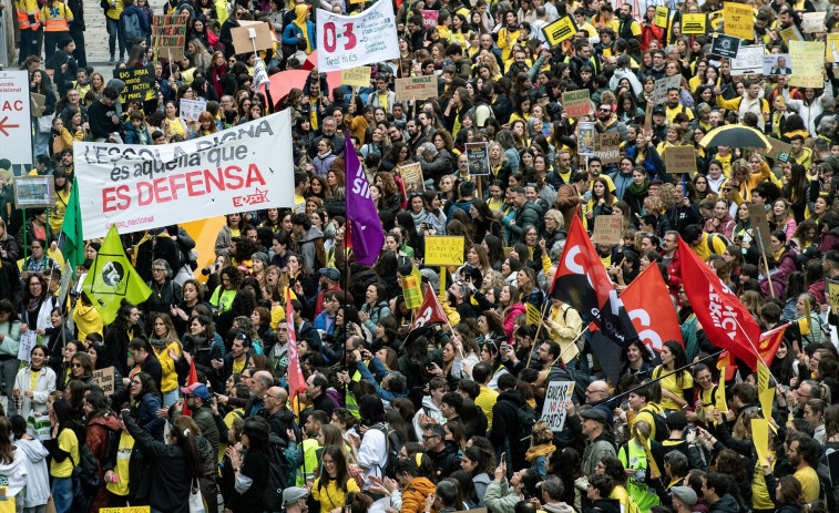 Los docentes catalanes se plantan: aval masivo para seguir con las huelgas y endurecer el conflicto