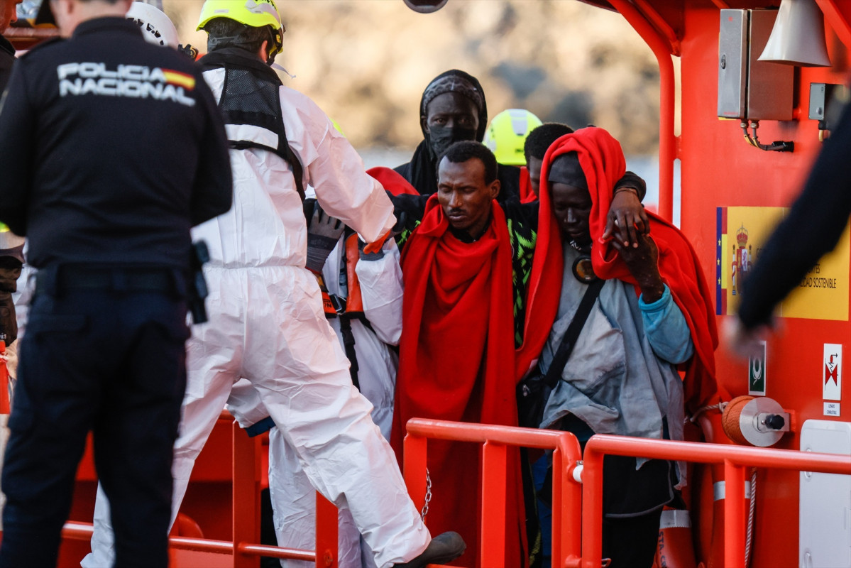 EuropaPress 7222679 varios migrantes son rescatados trasladados salvamento maritimo puerto