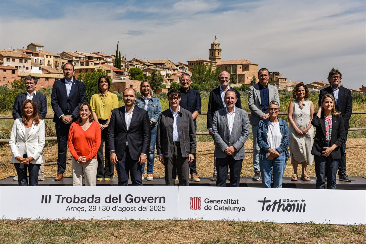 EuropaPress 6920904 presidente generalitat cataluna salvador illa posa llegada iii trobada