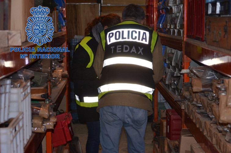 Incautadas 8.000 armas de guerra listas para su venta en el mercado negro internacional