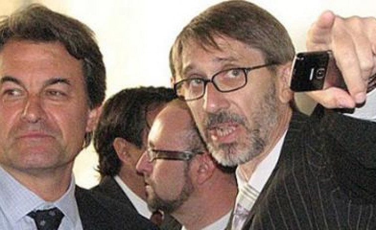 Agustí Colomines llama 'facha' a un periodista en el Parlament