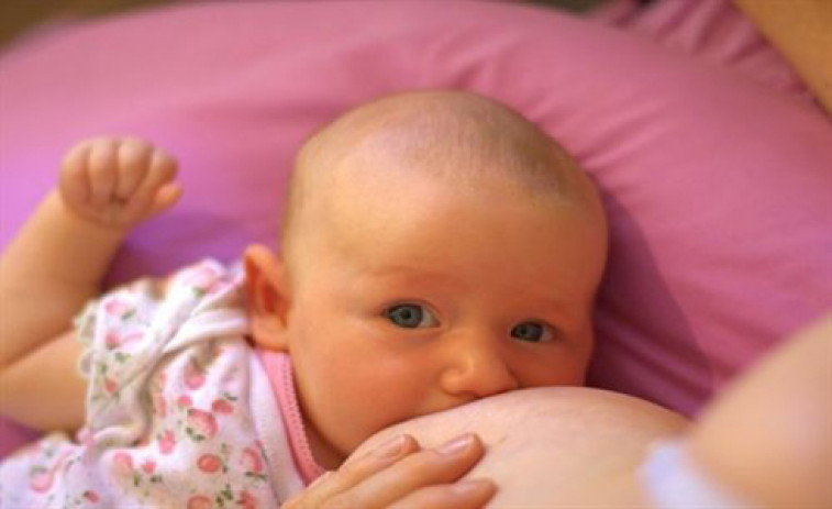 El 21% de los bebés de países ricos no recibe leche materna