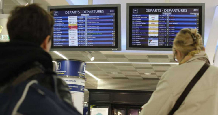 Vueling cancela 24 vuelos por la huelga de controladores aéreos de Francia