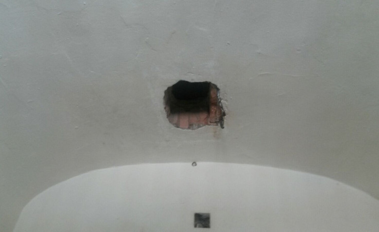 Dos presos intentan fugarse de la Modelo abriendo un agujero en el techo de la celda