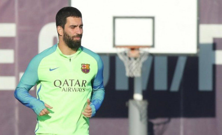 Arda Turan, tres semanas de baja