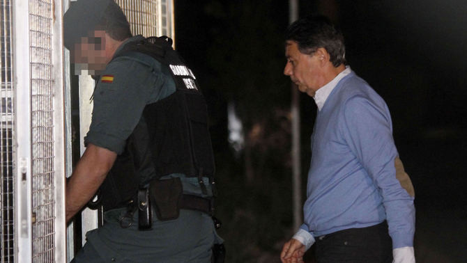 Ignacio González pasa la noche detenido acusado de corrupción por el Canal Isabel II