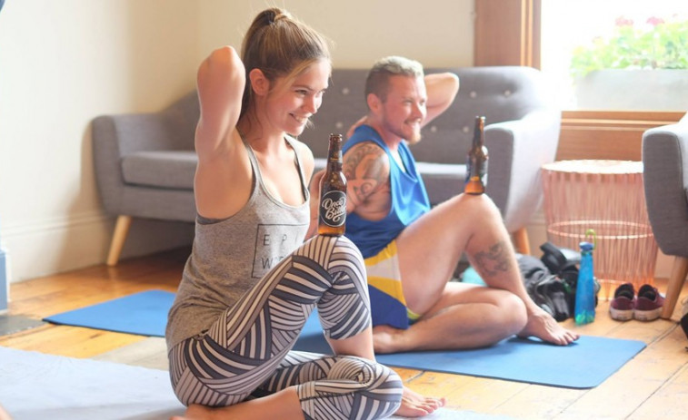 Conseguir la paz interior con yoga y cerveza