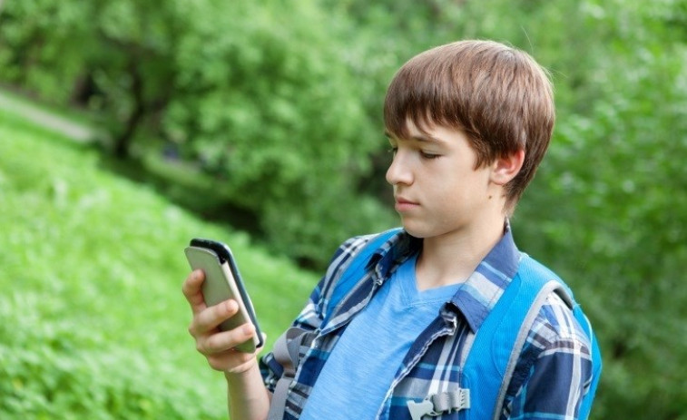 Pediatras alertan de los riesgos de la publicidad de redes sociales que promocionan cuentas para adolescentes
