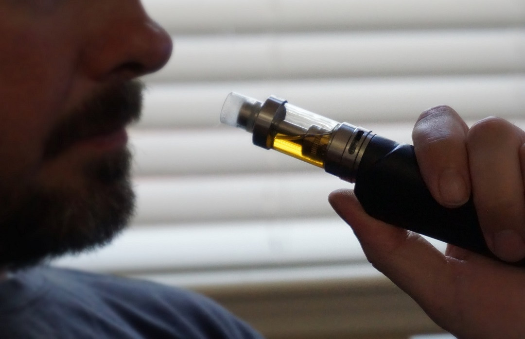 Vapeador o cigarrillo electrónico