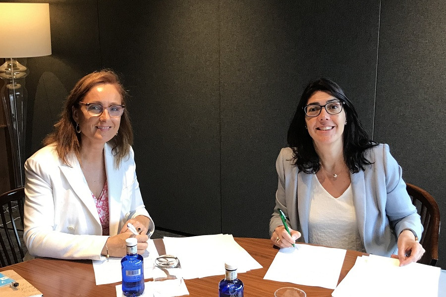 Mireia Torres Presidenta de la Plataforma Tecnolu00f3gica del Vino y Carmen Sabru00ed Directora de AgroBank