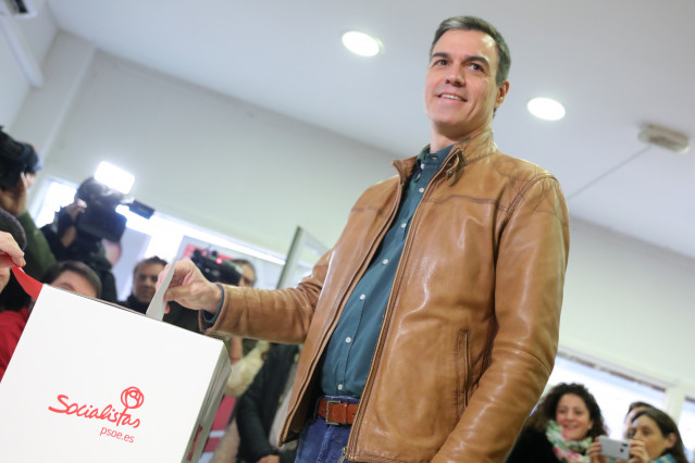 El presidente del Gobierno en funciones, Pedro Sánchez, votó en la consulta a la militancia del PSOE sobre el acuerdo de Gobierno de coalición con Podemos, en Madrid (España) a 23 de noviembre de 2019.