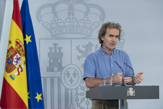 El director del Centro de Coordinaci&oacute;n de Alertas y Emergencias Sanitarias, (CCAES), Fernando Sim&oacute;n, en una de las ruedas de prensa para informar sobre novedades frente al coronavirus en el pa&iacute;s
