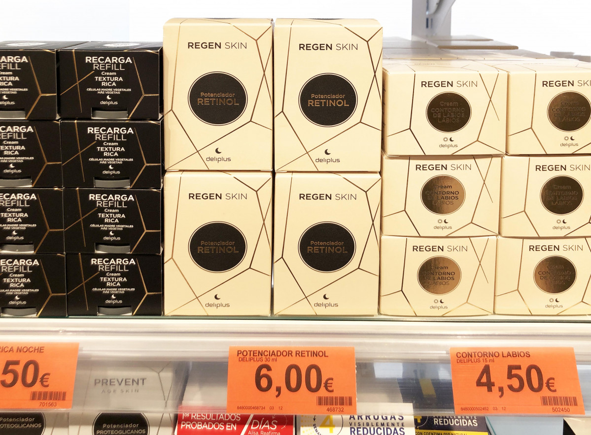 FOTOGRAFÍA Nuevo su00e8rum antiarrugas Regen Skin Potenciador Retinol, en la perfumería de Mercadona
