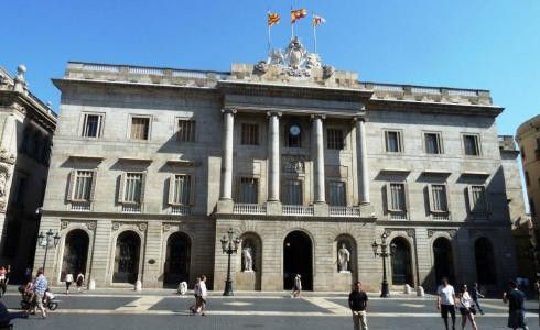 El Ayuntamiento de Barcelona para los concursos de dos guarderías para gestionarlas directamente
