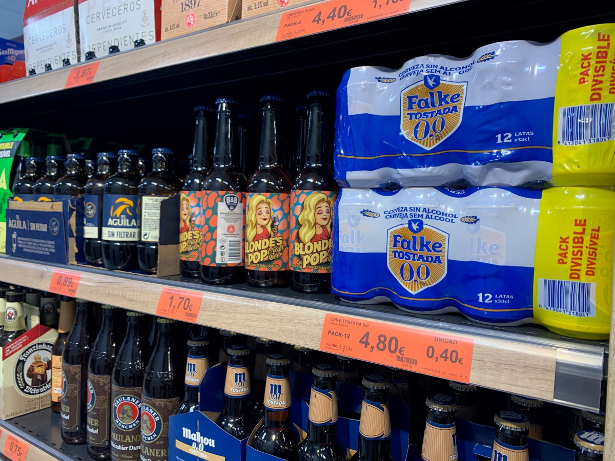 FOTOGRAFÍA Nueva cerveza Falke Tostada 0,0% al lineal de Mercadona