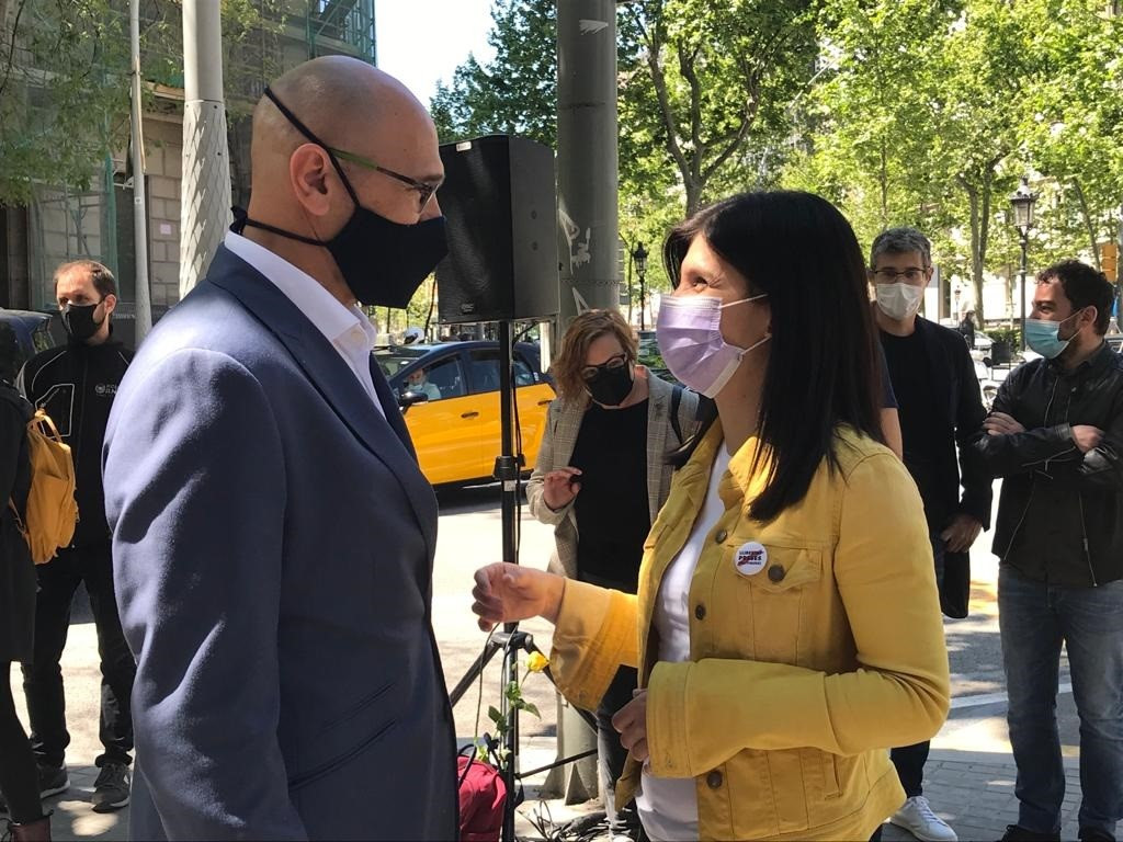 L'exconseller Raül Romeva amb la portaveu d'ERC, Marta Vilalta.