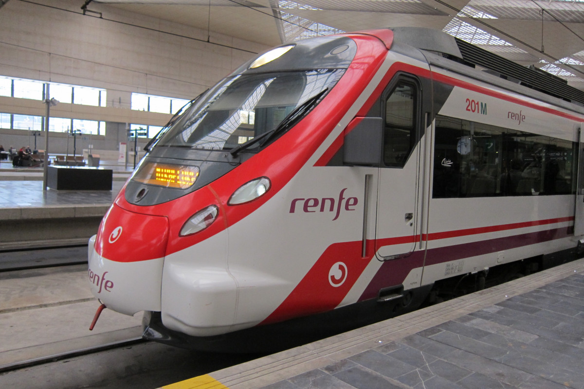 Archivo - Renfe aclara que sume prop&oacute;sito es recuperar el 100% de los servicios de tren regional en Arag&oacute;n.