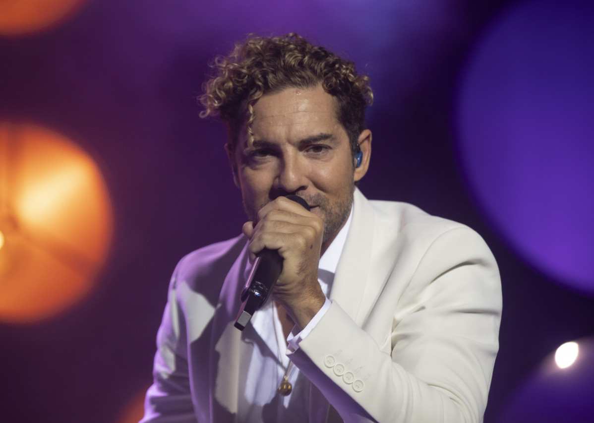 Archivo - David Bisbal durante el concierto trasladado al Estadio Olímpico de la Cartuja, debido a la última normativa publicada por las autoridades competentes respecto a los aforos en evento. A 09 de septiembre de 2021, en Sevilla (Andalucía, España)