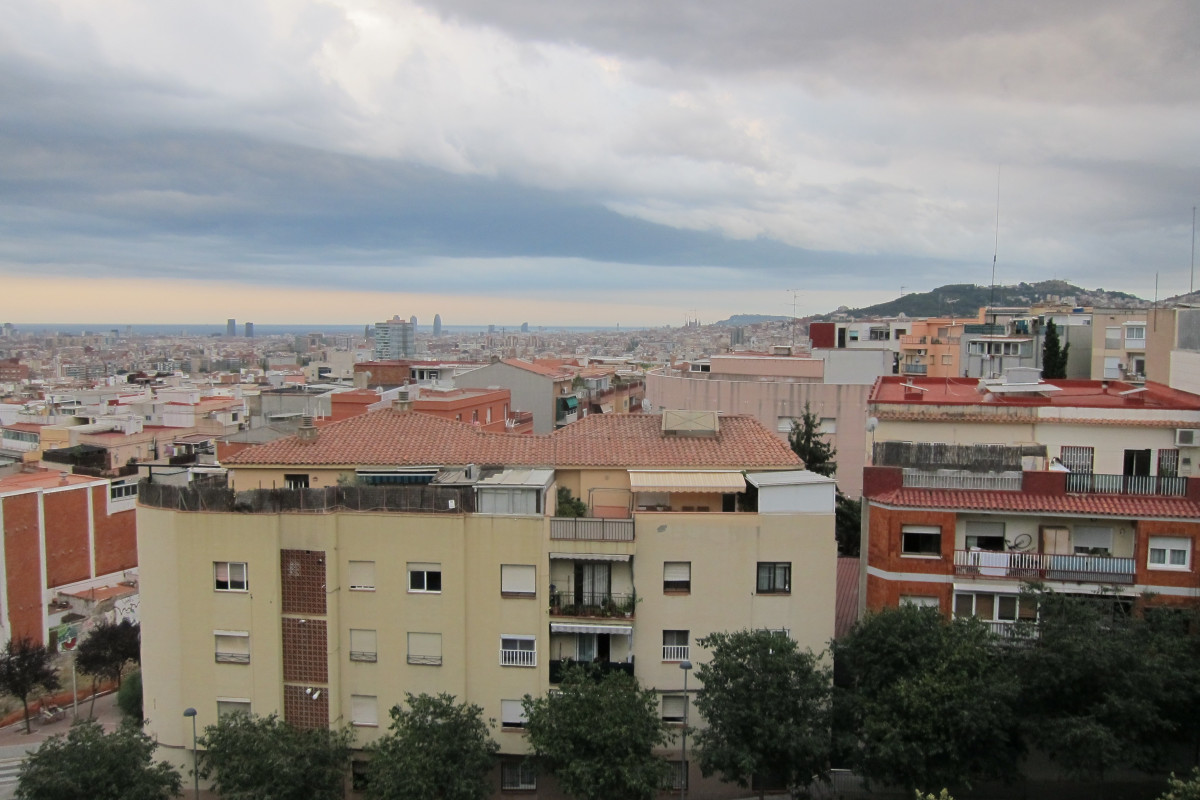 Archivo - Barcelona desde su distrito de Nou Barris.